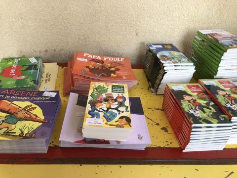 Distribution livre - École Sainte Marie